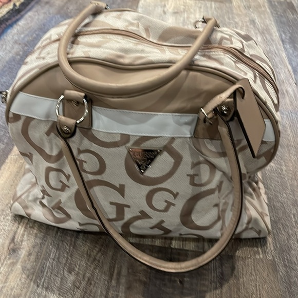 Guess tote - Picture 2 of 8